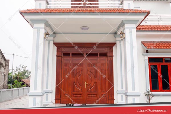 Mẫu cửa thép vân gỗ KL-42.01.03-4TK đẹp